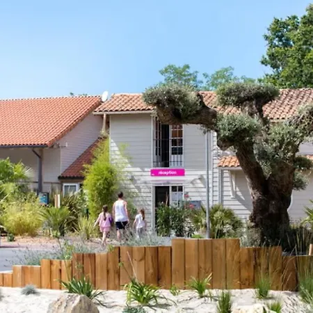 Mobilhome Climatise 3 2 Salles De Bain, 4 Etoiles, Les Charmettes Prázdninový dům Les Mathes